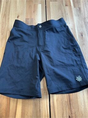 uVSkinz UPF 50+ Men’s Black Fishing Board Shorts Size Small Quick Dry Stretch